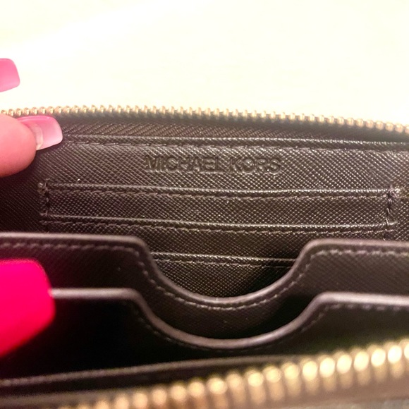 Michel Kors Wallet - Picture 3 of 6